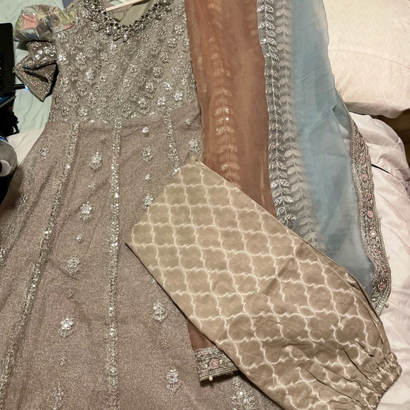 Maria B.   GOTA EMBROIDERED ZARI | Pakistani Size 4 - Picture 3 of 3